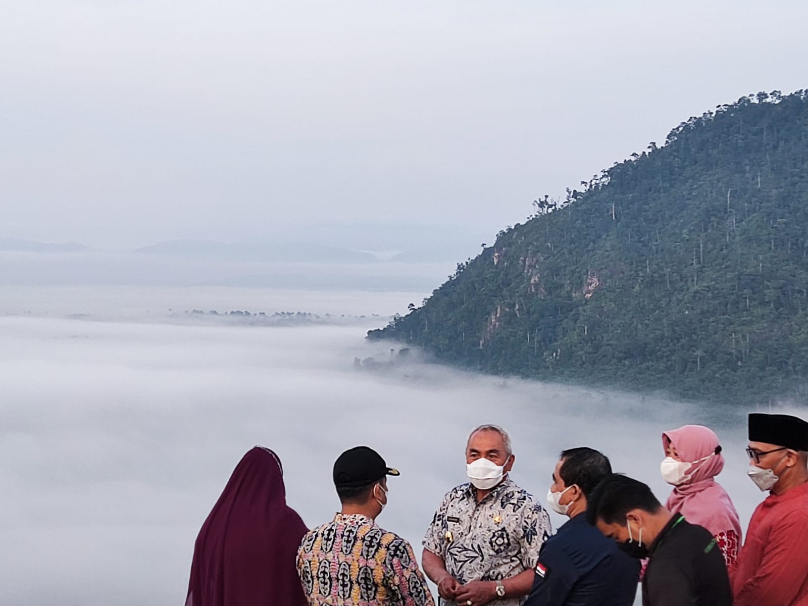 Kunjungan Gubernur Kalimantan Timur ke Destinasi Wisata Gunung Boga dan Kampung Warna – Warni